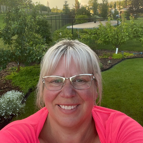 Meet your Posher, Doreen - Picture 2 of 2